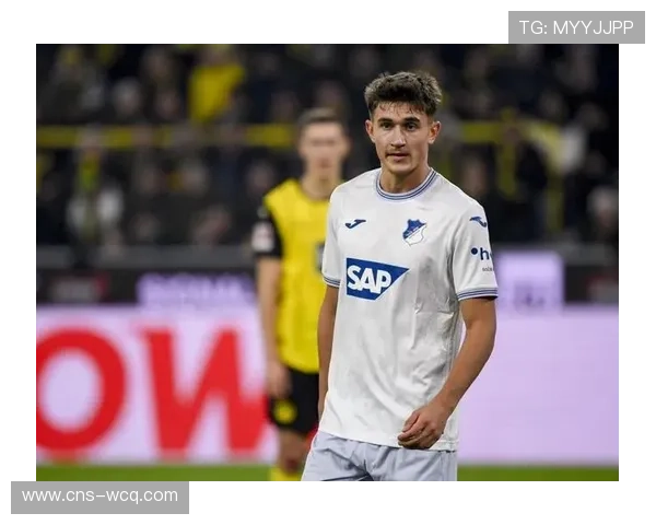 拜仁小将卡尔、比朔夫在轮换中获得首发机会